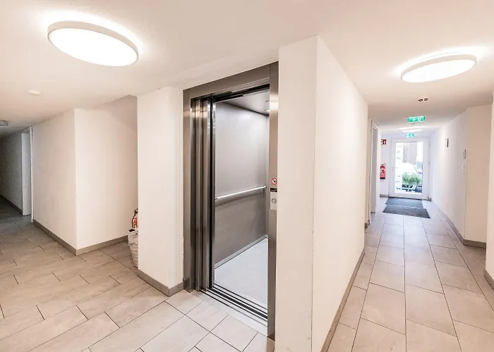 Astenhof Familie Hummel * フューゲン