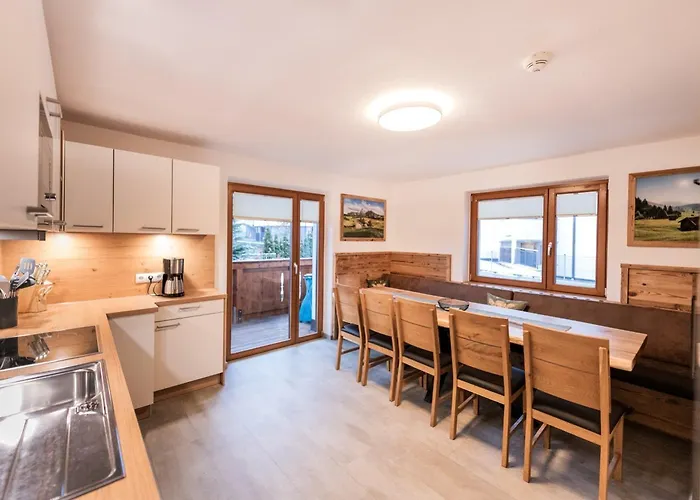 Astenhof Familie Hummel * フューゲン